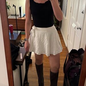 Backyard Roses White Wrap mini Skirt size small like new